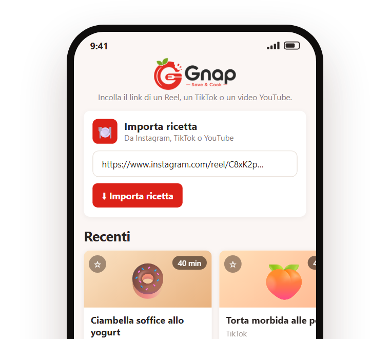 Il telefono con Gnap aperto sul riquadro per importare: il link di un Reel incollato e il pulsante Importa ricetta. Accanto, l'avviso Ricetta importata
